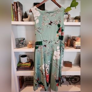 Owin Women's dress, Medium